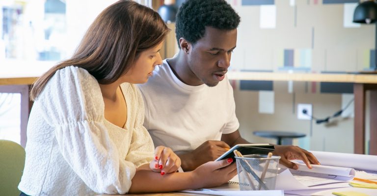 Cursos gratuitos para todos os públicos